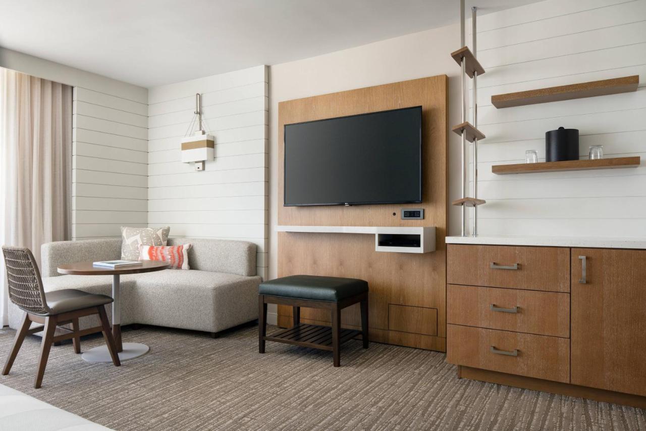 Quarto com 2 Camas de Casal, Varanda e Vista da Cidade de Waikiki